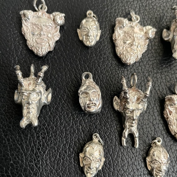 Lot of 68 Sterling Silver quality charms pendants - Picture 12 of 13